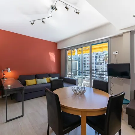Brand New One Bedroom 2min Walk To Carlton *