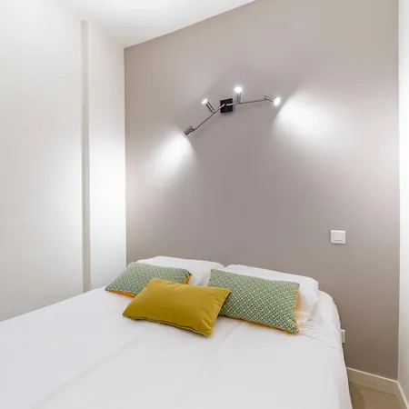 Brand New One Bedroom 2min Walk To Carlton